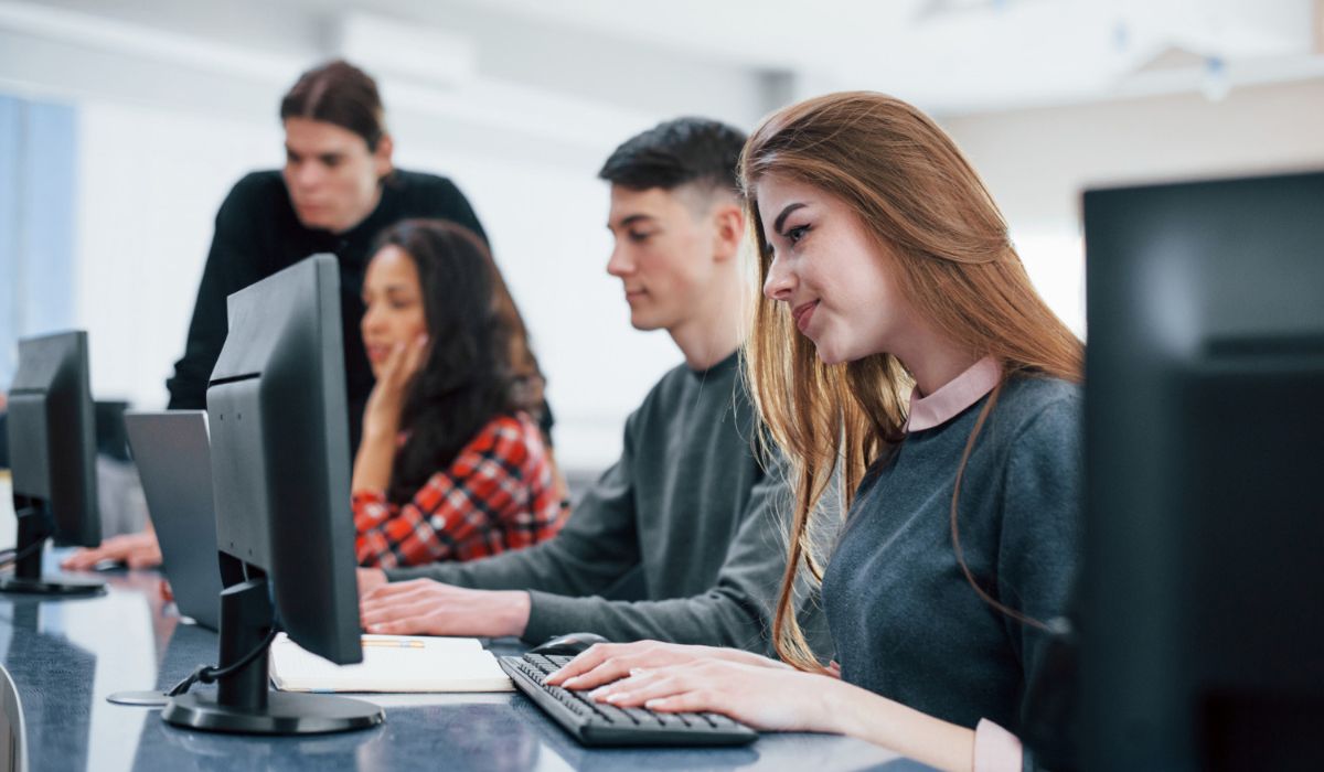 La transformation des compétences grâce à l'apprentissage de l'informatique à distance pour le marché de l'emploi