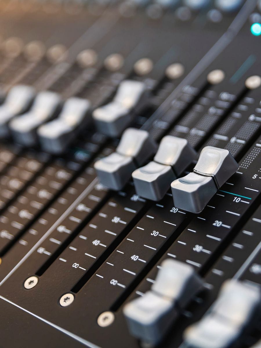 Comment enregistrer un podcast La table de mixage